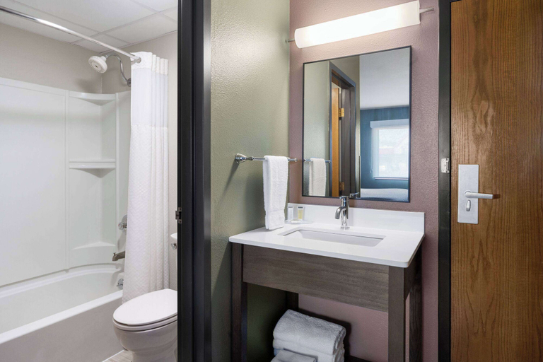 Bathroom 4, Super 8 by Wyndham Columbus, Stillwater