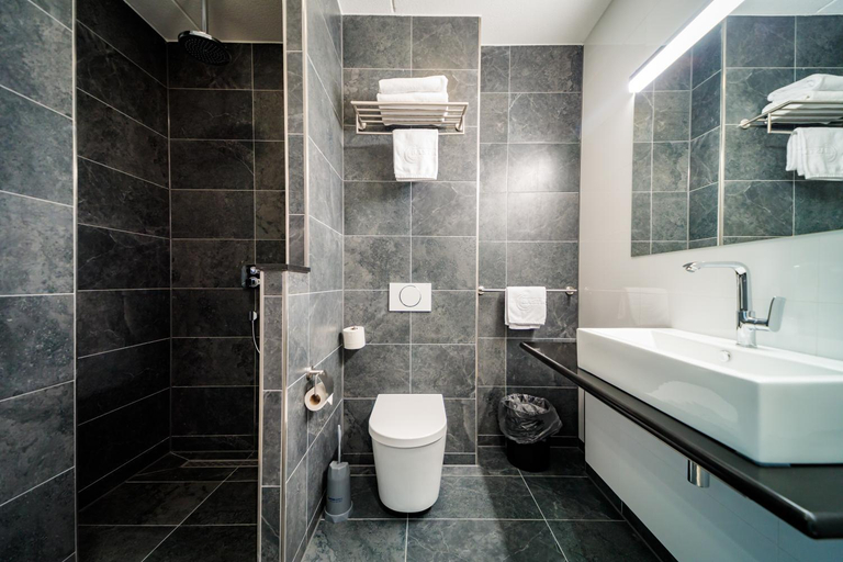 Bathroom 4, Bastion Hotel Nijmegen, Nijmegen