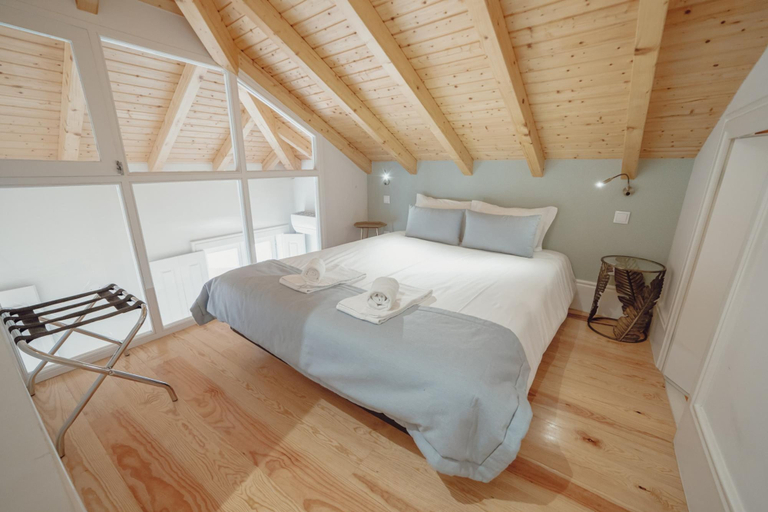 Room 4, Downtown Clerigos With River View by Vacationy, Porto