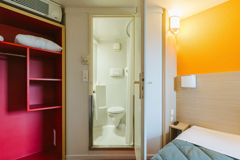 Bedroom 2, Premiere Classe Creil - Villers Saint Paul, Oise