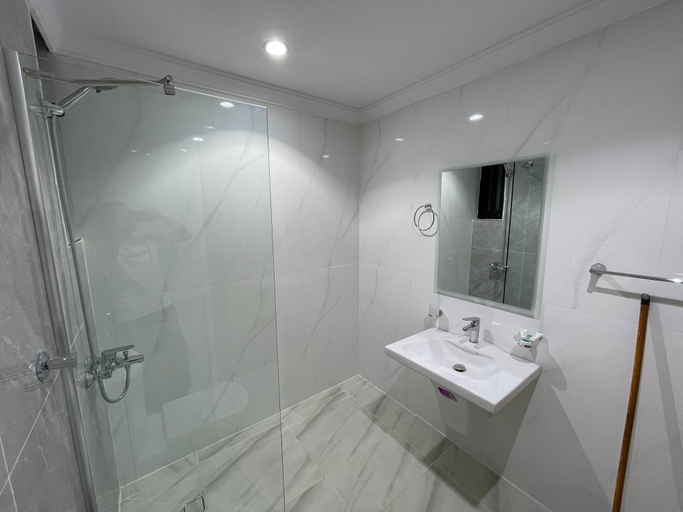 Bathroom 5, Quiet seven, Jeddah