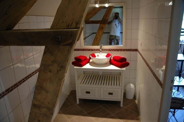 Bathroom, Au Picatal, Lot