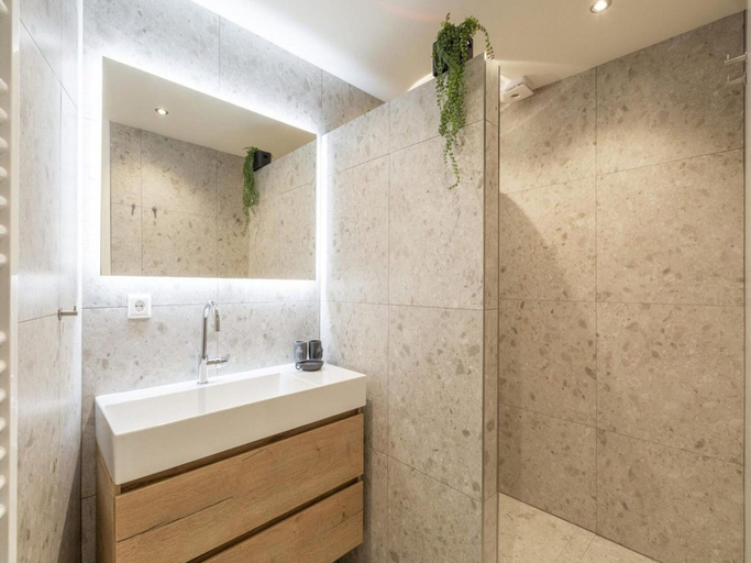 Bathroom 2, Furnished Holiday Apartment With Large Balcony, Zijpe