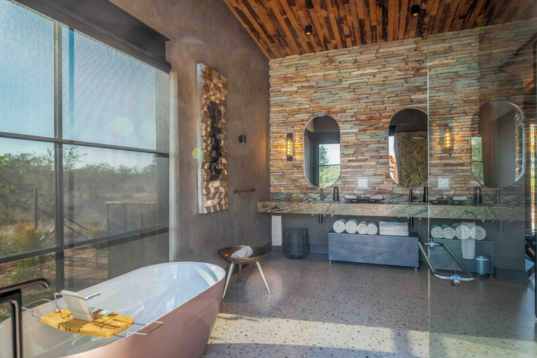 Bathroom 4, Ximuwu Safari Lodge, Ehlanzeni