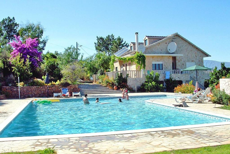 Others 4, Villa De Reve avec Piscine XXL Vue Panoramique, Fundão