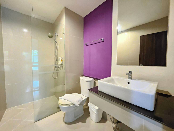 Bathroom 4, S4 Naiyang Beach Resort, Phuket Island