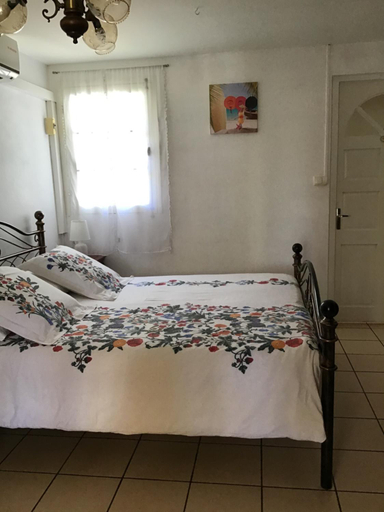 Bedroom 2, Les Capucines, Saint-Pierre