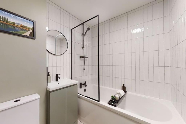 Bathroom 3, Oakwell View - Modern 3 Bed Home, Barnsley