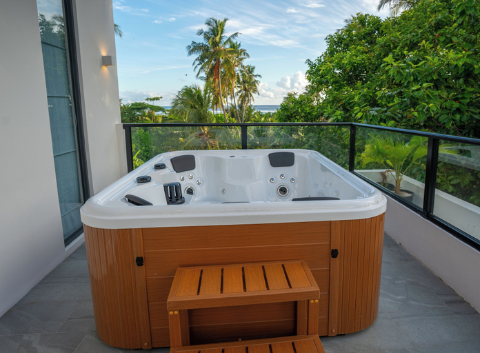 Bathroom 4, Whale Shark Boutique