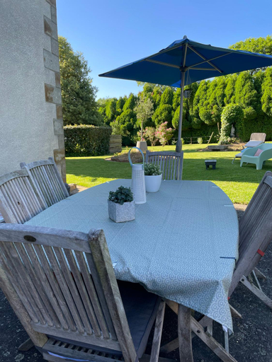 Others 4, Les Hirondelles de la villa des roses, Mayenne