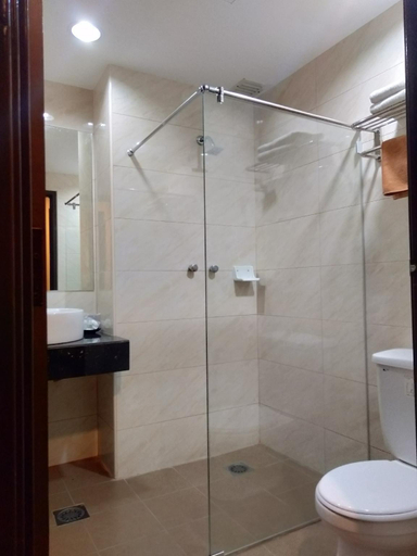 Bathroom 16