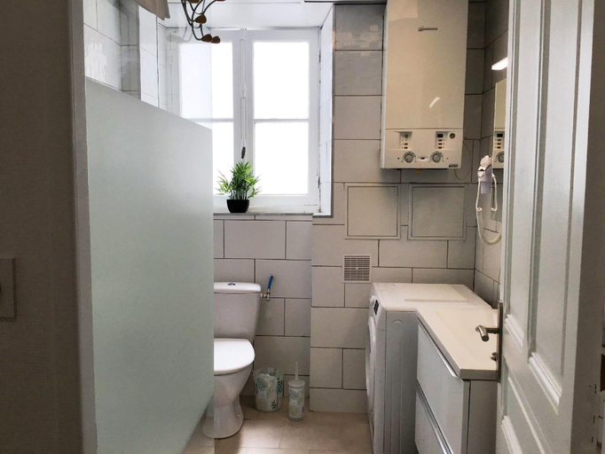 Bathroom 4, Appartement Lumea 80m2 climatise parking proche Sanctuaire, Hautes-Pyrénées