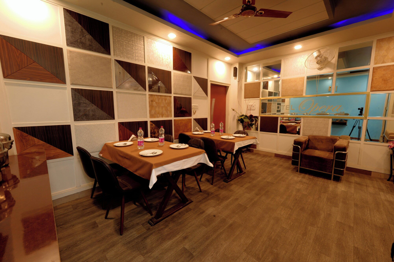 Food & Drinks 5, Hotel Opera Delhi Airport, Delhi