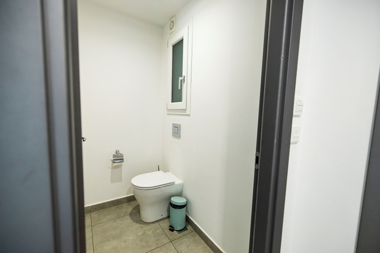 Bathroom 5, Flamingo Hotel, St Julian's