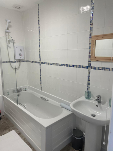 Bathroom 2, The Crown Fakenham, Norfolk