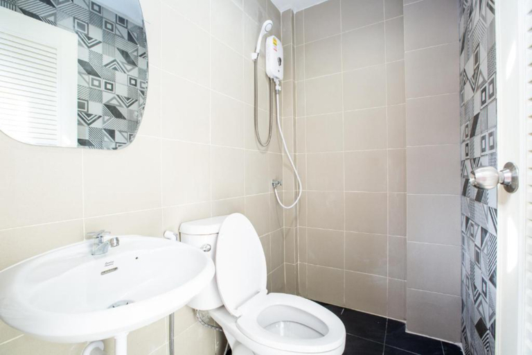 Bathroom 4, Kaelyn Cozy Living, Bang Kapi