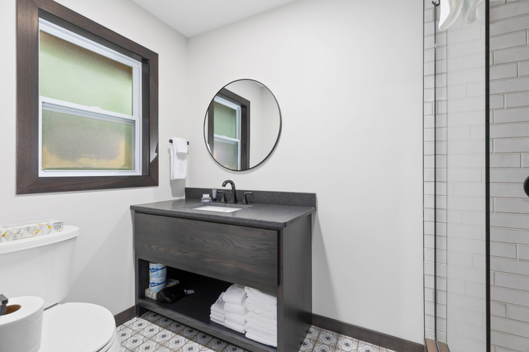 Bathroom 3, River View Lodge, Aitkin