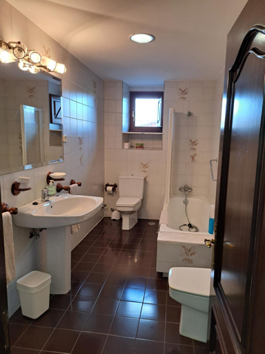 Bathroom 2, Palacio Marques Vega de Anzo - Villa de campo sXVII, Asturias