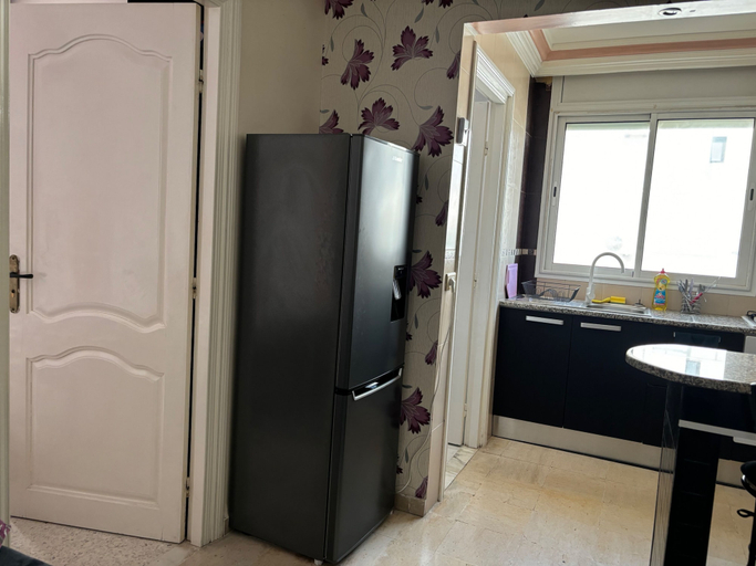 Private kitchen 5, Studio Sleeps 2 With Balcony & Free Parking, Sousse Médina