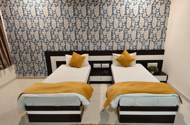 Sport & Beauty, Hotel Tulsi Inn, Amreli