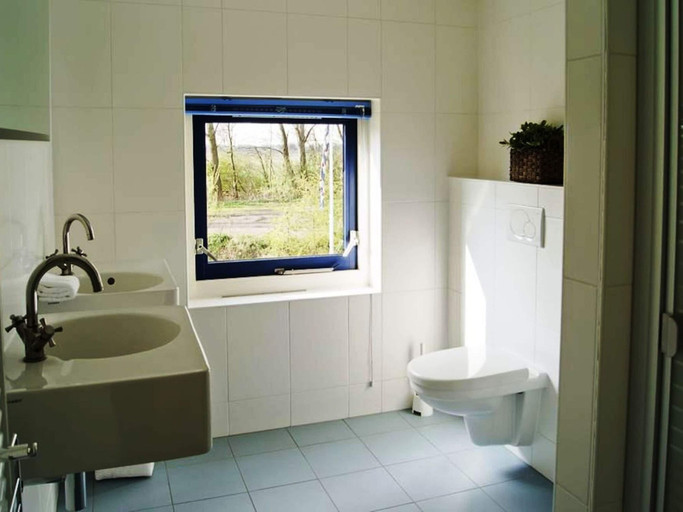 Bathroom, Chalet in Bergumermeer by the Marina, Tytsjerksteradiel