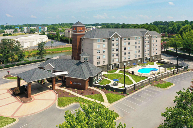 La Quinta Inn & Suites by Wyndham Greensboro NC, Guilford