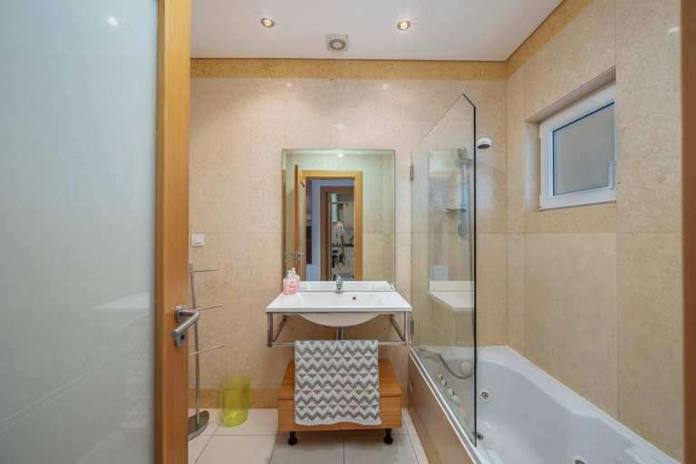 Bathroom 4, Algarve Beach Apartments, Albufeira