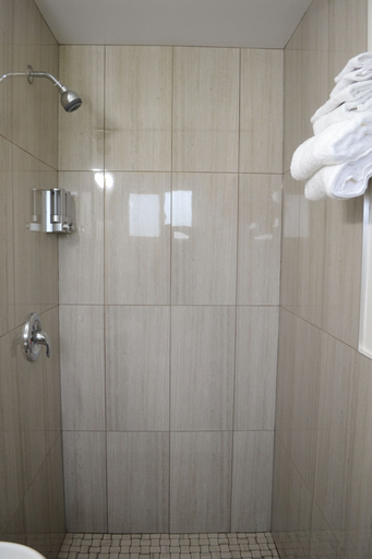 Bathroom 3, VOW MOTEL LISTOWEL ON, Perth