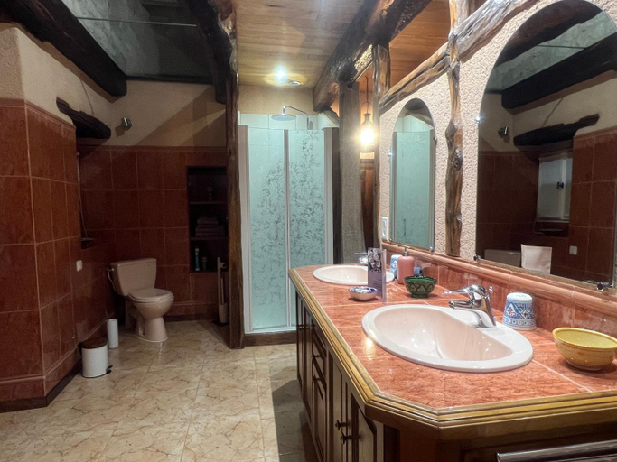 Bathroom 3, Le Relais des Chevaliers "La Suite des Seigneurs", Tarn