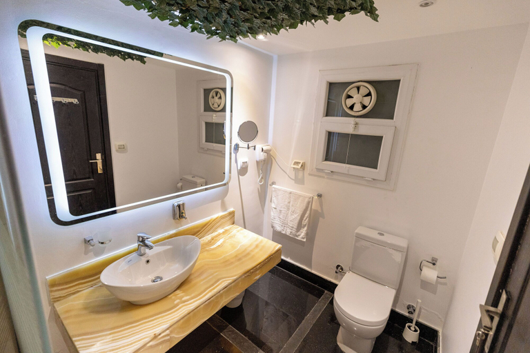 Bathroom 4, Ocean Apartments, An-Nuzhah