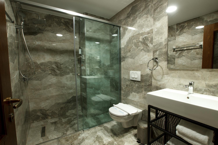Bathroom 3, Rose Garden Hotel, Gjirokastrës