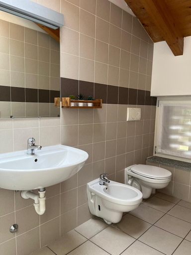 Bathroom 5, Ostello Casa Rossa, Varese