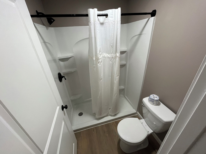 Bathroom 4, Valley Inn and Suites, Orange