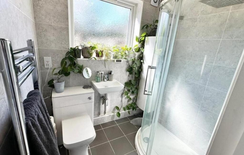 Bathroom, Uxbridge Cozy little home near Brunel, London