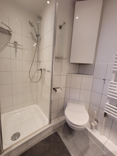 Bathroom 2, Das Stader Apartment, Stade