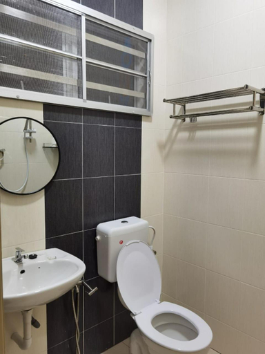 Bathroom 2, My Homestay Sitiawan Astronaut Space House 8 pax, Manjung