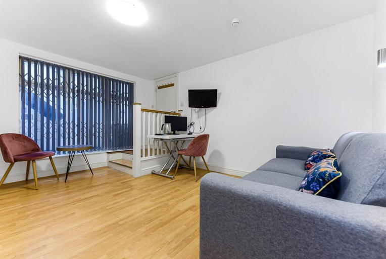 Others 4, News Hotel by PrimeCityHosts, London