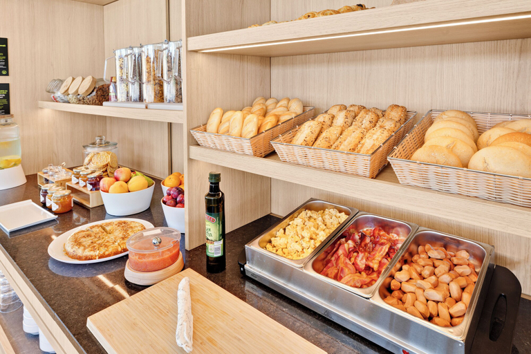 Food & Drinks 5, B&B Hotel Madrid Tres Cantos, Madrid