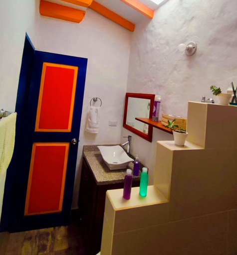 Bathroom 4, JUHALU, Jericó