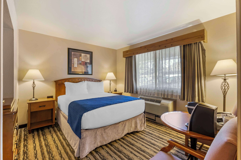 Bedroom 4, Best Western Sunset Inn, Park