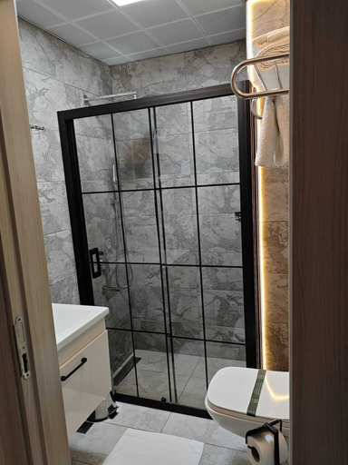 Bathroom 5, Hotel Devman, Beyoğlu