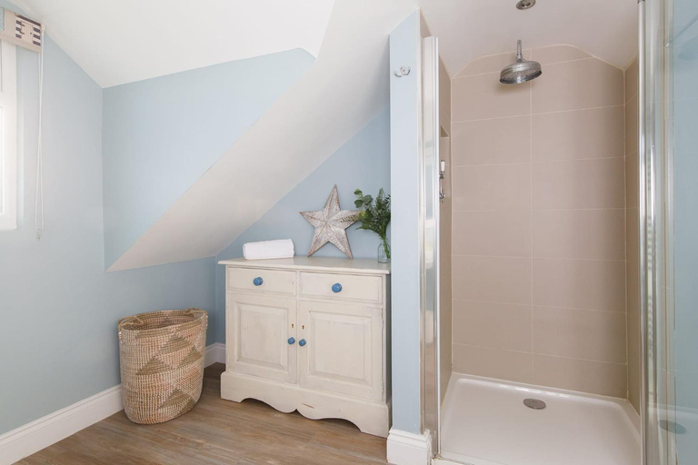 Others 4, 4BR Beach House sleeps 10 - 5 mins walk to the Sea, West Sussex