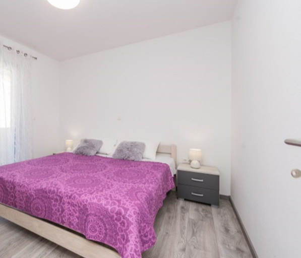 Bedroom 2, Modern Apartment in Pakostane With Barbecue, Pakoštane