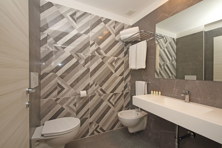 Bathroom 5, Hotel Residence Holiday, Brescia
