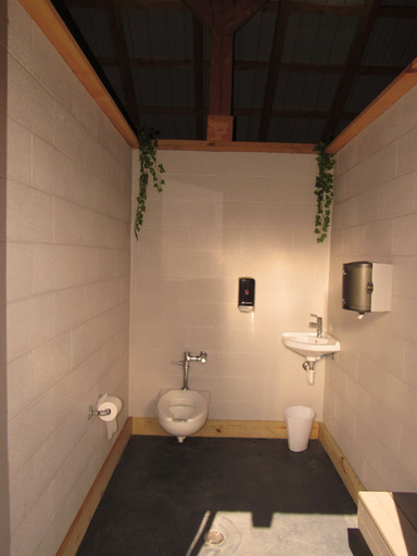 Bathroom, Godspeed Events & Lodging, Centre