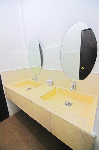Bathroom 4, Caliraya Resort Club, Lumban