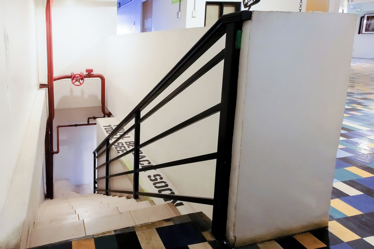 Public Area 2, Spot On Junction Hostel, Makati City