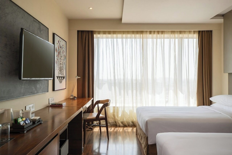 Bedroom 3, Renaissance Ahmedabad SG Highway, Ahmadabad