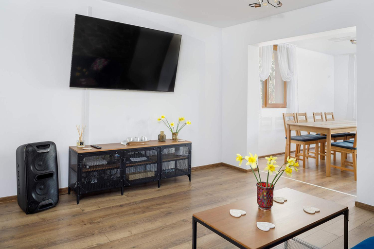 Shared lounge/TV area