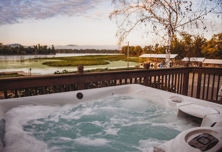 Sport & Beauty 1, Rivers Edge, Grant